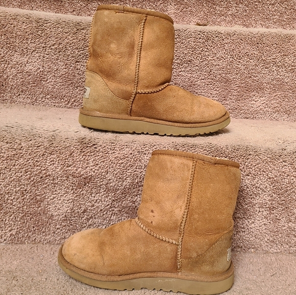 UGG Kids 3 Tan Suede Boots - Picture 6 of 14